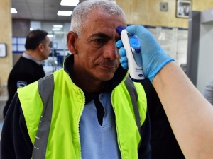 İzmir’de Koronavirüse Karşı Ateş Ölçerli Önlem