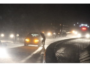Sivas’ta Kar Ulaşımda Aksamalara Neden Oldu