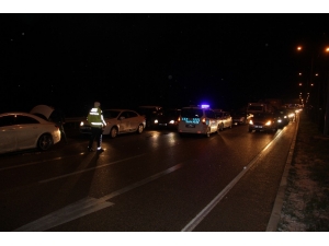 Trafiği Aksatan Kar Yağışı Kazaları Beraberinde Getirdi