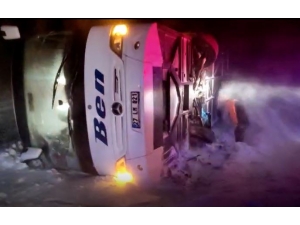 Afyonkarahisar’da Yolcu Otobüsü Devrildi: 20 Yaralı