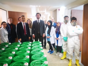Meslek Lisesinde Dezenfektasyon Üretimi Devam Ediyor