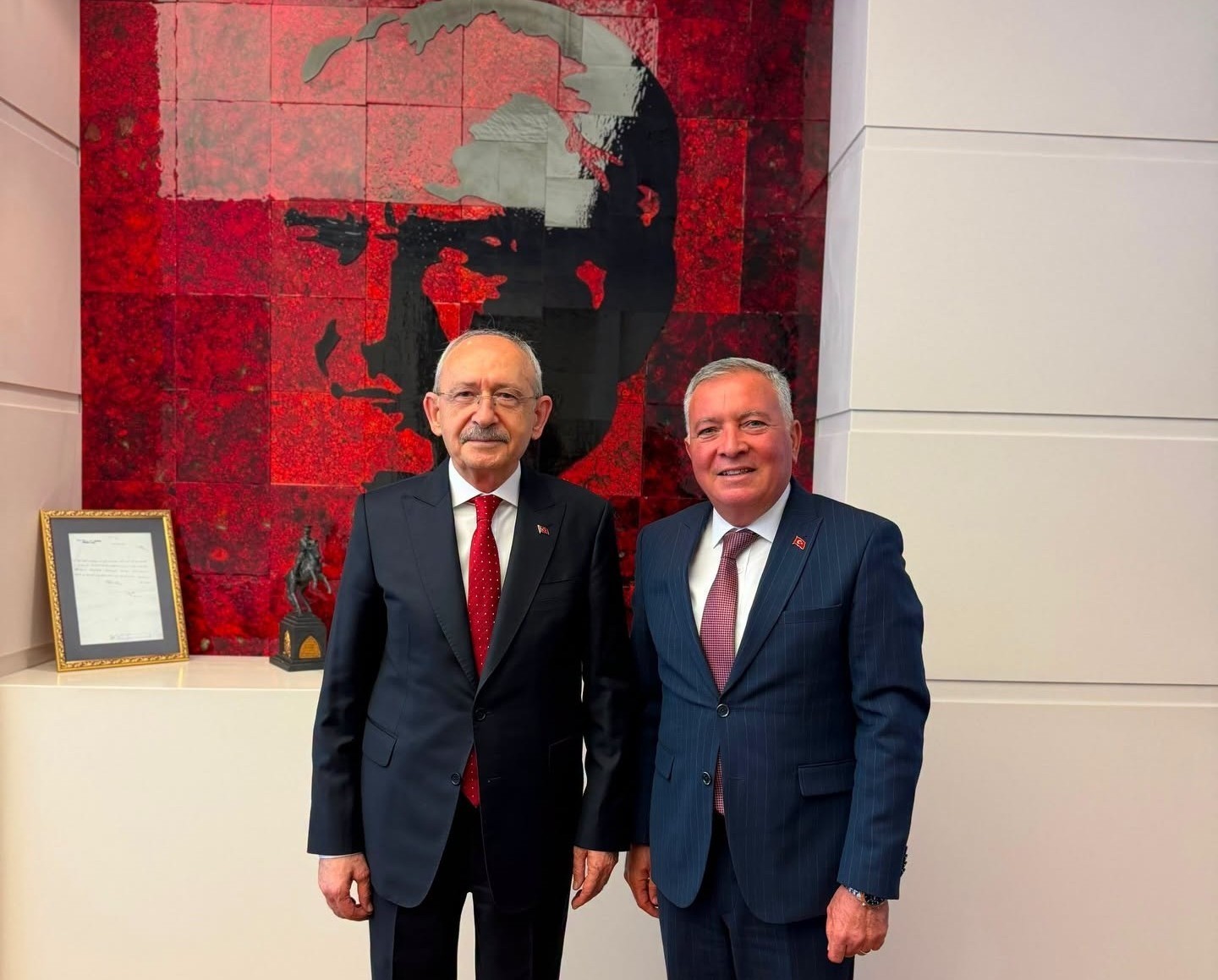 chp-genel-merkezini-ziyaret-eden-baskan-kepenek-ten-kilicdaroglu-na-destek-mesaji
