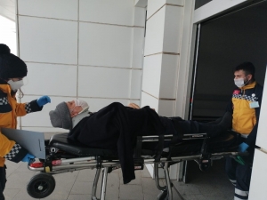 Aksaray’da Otomobil Şarampole Devrildi: 3 Yaralı