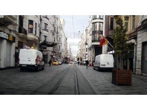 Korona Virüs Nedeniyle İstanbul’un Caddeleri Boş Kaldı