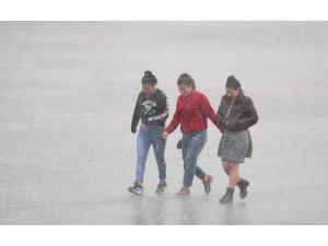 Temiz Araç Sevdası Sağanak Dinlemedi