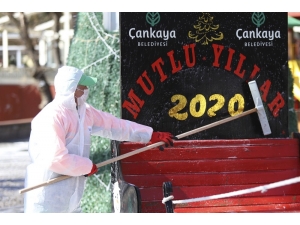 Kuğulu Park Ve Tunalı Hilmi Caddesi Dezenfekte Edildi