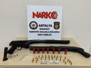 İç Çamaşırında Uyuşturucuyla Yakalandı