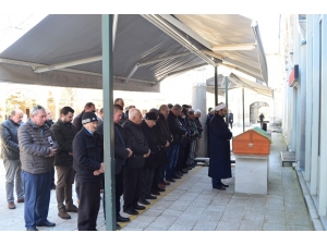 Yaşlı Kadının Cenazesi, Korona Virüsü Tedbiri Kapsamında Namaz Vaktinden Önce Kılındı