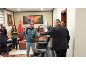 Basın Toplantısında Koronavirüs Önlemi