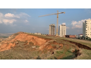 Adıyaman’da 43 Dairelik Bina Tahliye Ediliyor