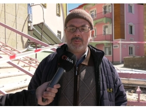 Minarenin Külahı Uçtu, İmam Sosyal Medyadan Öğrendi