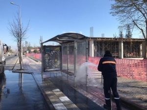 Düzce Belediyesi Otobüs Durakları Temizlendi
