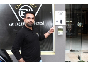 Esnaftan Yoldan Geçenlere Ücretsiz Kolonya İkramı