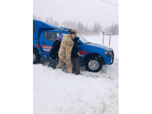 Jandarma, Diyaliz Hastalarının Yardımına Koştu