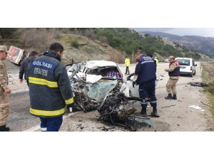 Otomobil Karşı Şeritteki Kamyonla Çarpıştı: 1 Ölü