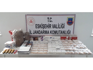 Jandarma Ekipleri Kaçak Sigara Üretimi Yapan 2 Şüpheliyi Yakaladı