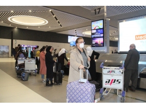 İngiltere’deki Türkler Yasağın Başlamasına Dakikalar Kala Türkiye’ye Geldi