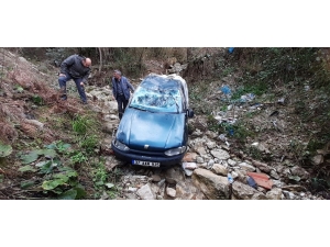 Otomobil Uçuruma Yuvarlandı, Aile Ölümden Döndü