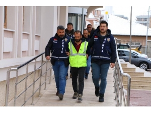 Alacak Verecek Kavgasında Ağır Yaralanan Genç Hayatını Kaybetti