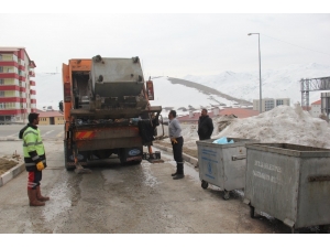 Bitlis’te Kar Ve Çöpler Ayrıştırılıyor