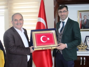 Hizmet-iş Sendikasından Başkan Tanğlay’a Plaket