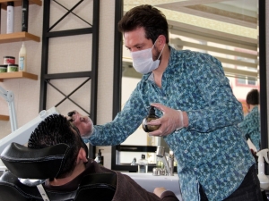 Bu Kuaförde Maskesiz Tıraş Olmak Yasak