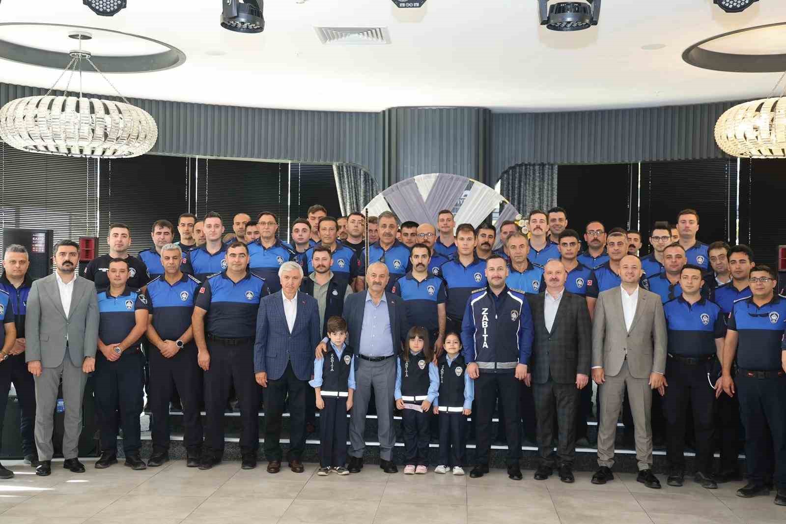 baskan-buyukgoz-zabita-personeliyle-bulustu