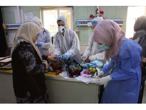 Kerkük’te, Korona Salgınıyla Mücadelede Moral İçin Halka Gül Dağıtıldı