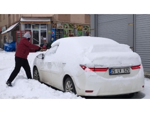 Sarıkamış’ta Yoğun Kar Yağışı Etkili Oluyor
