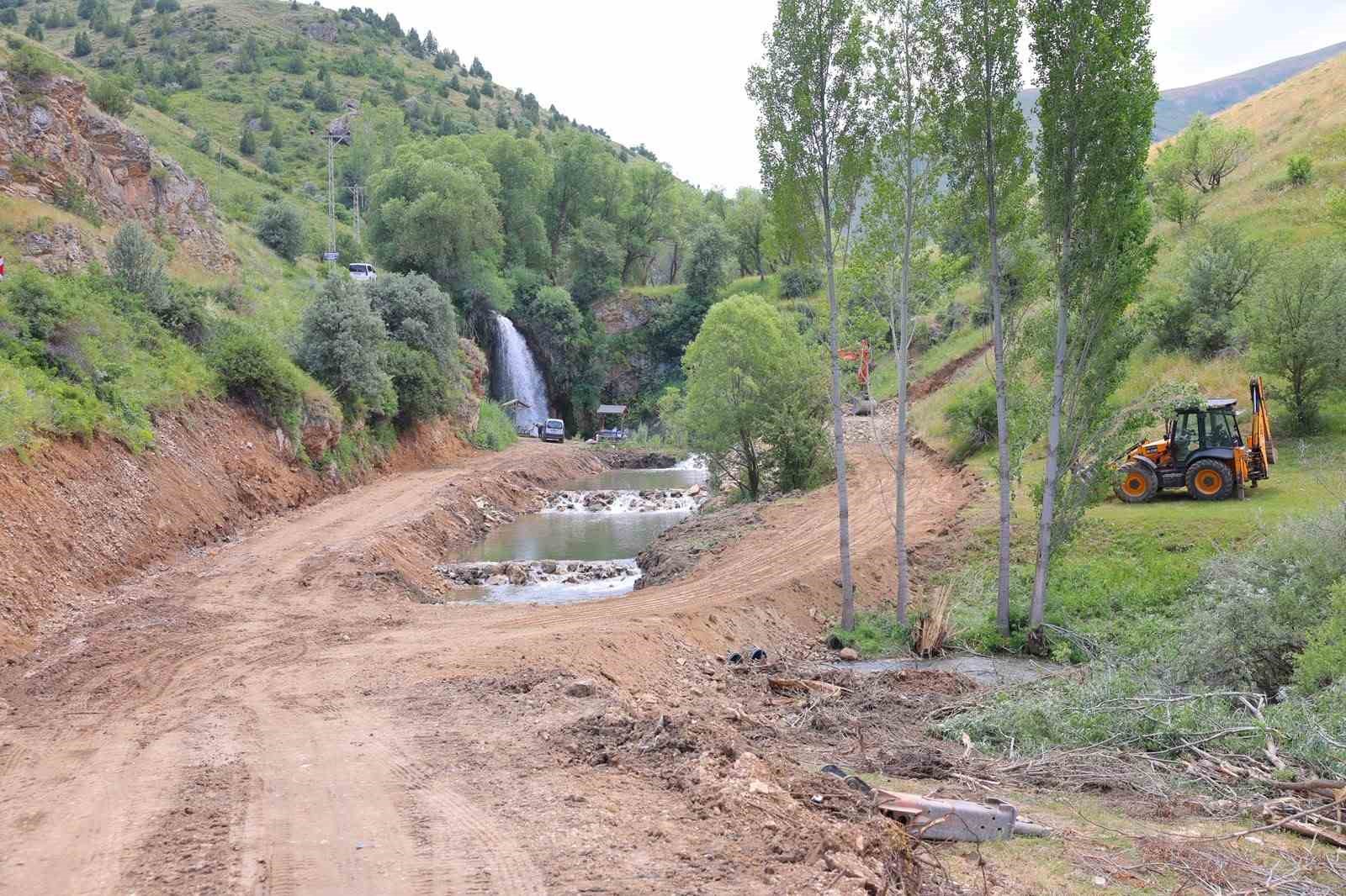 sirakayalar-selalesi-nde-cevre-duzenleme-calismalari-suruyor