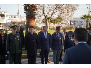 18 Mart Çelenk Sunma Töreni Yapıldı