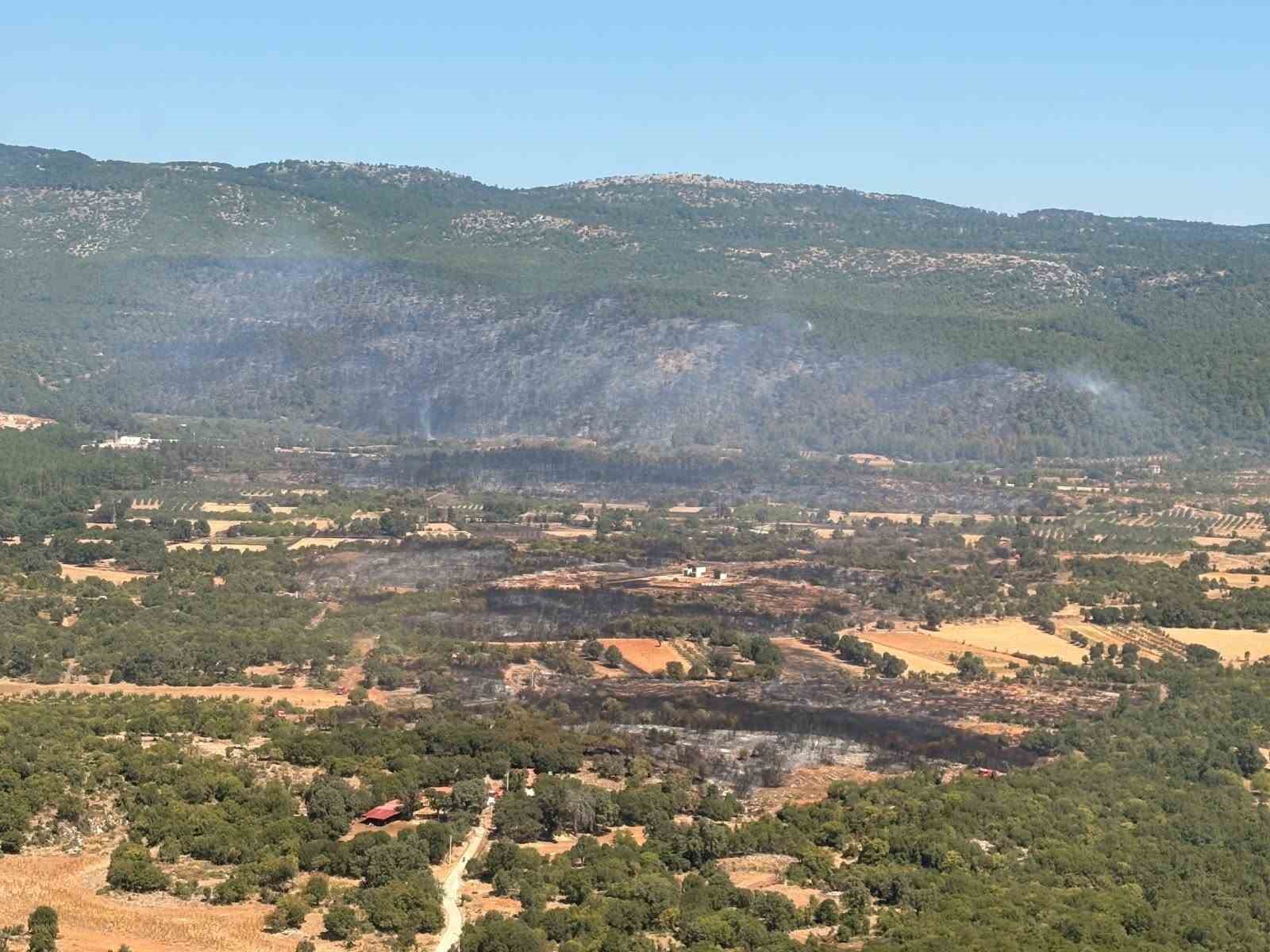 mugla-daki-yangina-90-saniyede-15-ton-su-biraktilar