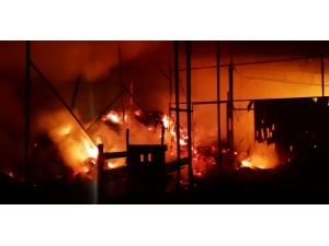 Bilecik’teki Ahır Ve Samanlık Yangınında 10 Büyükbaş Hayvan Telef Oldu