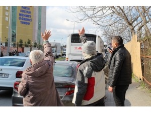 Karantinadaki Vatandaşlar Cama Çıkıp Yakınlarına El Salladı