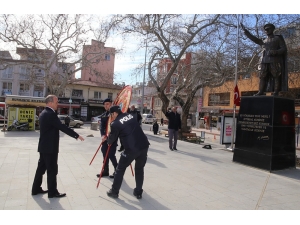 Burhaniye’de Çanakkale Zeferi İçin Çelenk Sunuldu