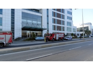 Asansör Boşluğuna Düşen Küpeye Bakmak İsterken Canından Oldu