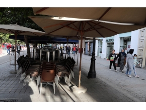 Tunus’ta Sokağa Çıkma Yasağı İlan Edildi