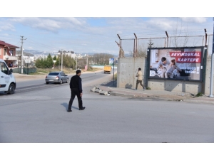 Vatandaşlara Billbordla Uyarı, “Evinde Kal Kartepe”