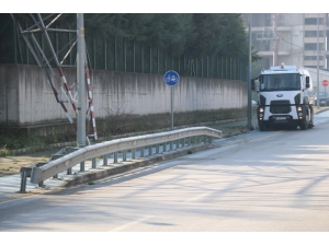 Büyükşehir, Yeni Süpürge Araçları İle Yolları Temizliyor