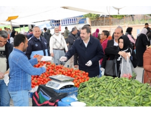 Semt Pazarı Esnafına Eldiven Ve Maske Dağıtıldı