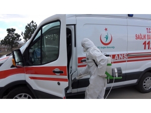 Korona Virüsüne Karşı İlçedeki Tüm Araçlar Dezenfekte Ediliyor