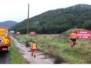 İzinsiz Totem Ve Tanıtım Levhaları Toplandı