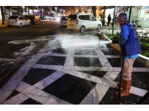 Haliliye’de Kaldırımlarda Dezenfekte Çalışmaları