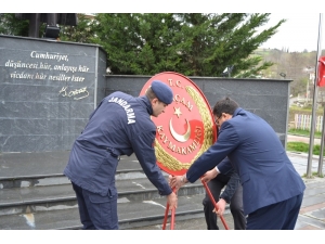 Alaçam’da Çelenk Sunma Töreni