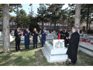 Şehitler Kabirleri Başında Anıldı