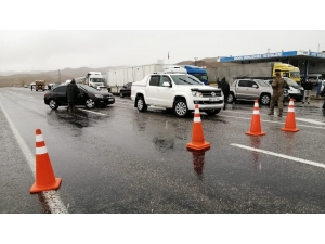 Van-hakkari Karayolu Ulaşıma Kapandı