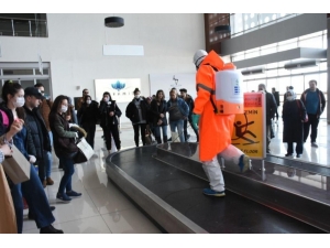 Koca Seyit Havalimanı Her Uçak Seferinde Dezenfekte Ediliyor