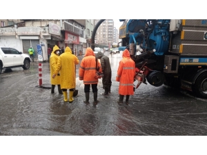 Diyarbakır’da Su Taşkını Nedeniyle Vatandaşlar Zor Anlar Yaşadı
