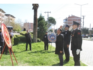 Kuyucak’ta Şehitler İçin Çelenk Sunuldu