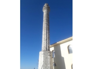 Şiddetli Rüzgar Minareyi Yıktı